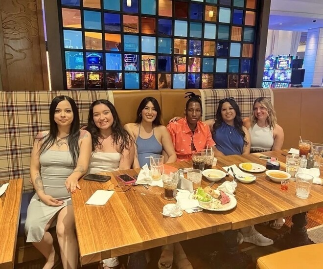 Jame Barrett sống cùng lúc với 5 người vợ. Ảnh: NYP