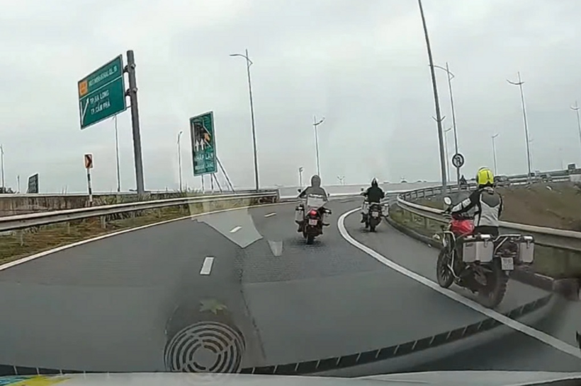 Hình ảnh đoàn mô tô phân khối lớn đi vào đường cao tốc (Ảnh: Cắt từ clip).