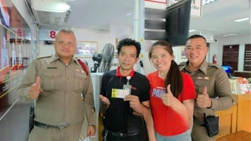 Người đàn ông trúng 2 giải nhất, với tổng giải thưởng hơn 9,4 tỷ đồng. Ảnh: The Thaiger