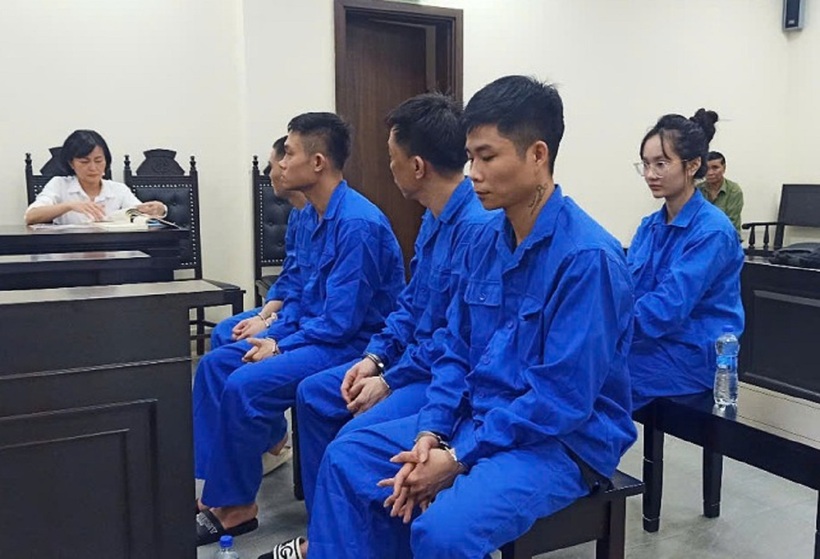 Các bị cáo tại phiên xét xử. Ảnh: VnExpress