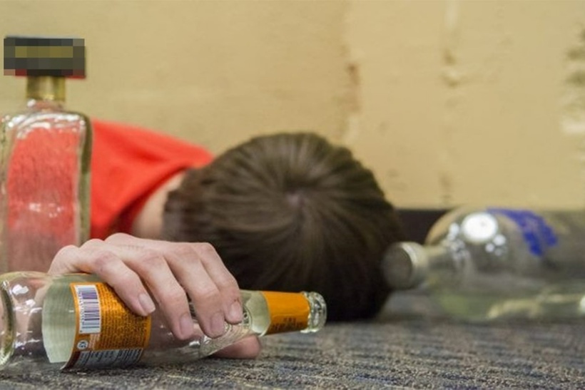 Loại rượu người đàn ông uống phải chính là hàng nhập lậu, có nồng độ cồn cao. Ảnh minh họa.