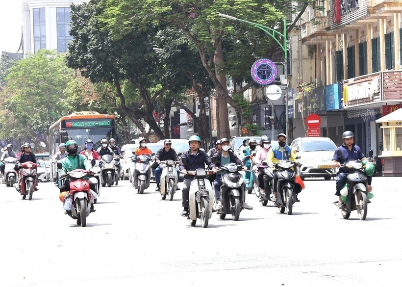 Thời tiết Bắc Bộ và Trung Bộ hôm nay có mây, chiều tối và đêm có mưa rào và dông rải rác; ban ngày trời nắng nóng. Ảnh minh hoạ.