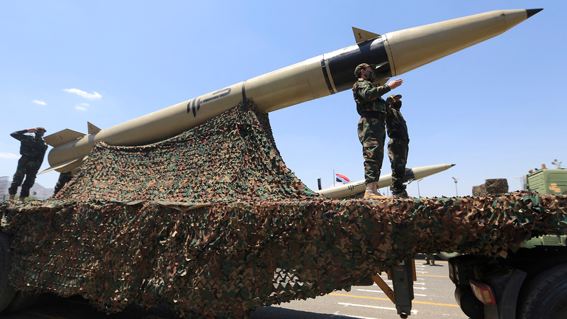 Tên lửa đạn đạo Quds-5 của Houthi trong một cuộc diễu binh. Ảnh: Getty.