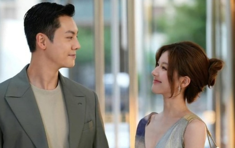 Trần Vỹ Đình và Triệu Lộ Tư đảm nhận vai nam - nữ chính trong phim Hãy Để Tôi Tỏa Sáng.