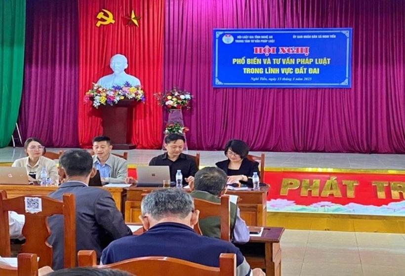 Một hội nghị tuyên truyền pháp luật về đất đai miễn phí cho người dân được Trung tâm tư vấn pháp luật (Hội Luật gia tỉnh Nghệ An) tổ chức tại xã Nghi Tiến, huyện Nghi Lộc.