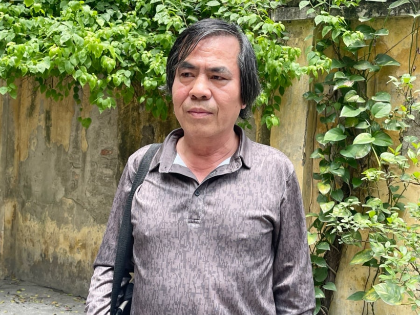 Nguyên đơn Dương Thế Hảo tại TAND quận Hai Bà Trưng, ngày 6/5. Ảnh: Dân Việt