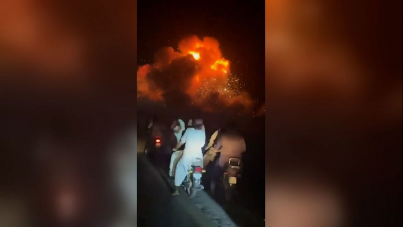 Hình ảnh được chia sẻ trên mạng xã hội X ngày 7/5 khoảnh khắc tên lửa đánh trúng Bahawalpur, Punjab, phía đông Pakistan. Ảnh:&nbsp;CNN