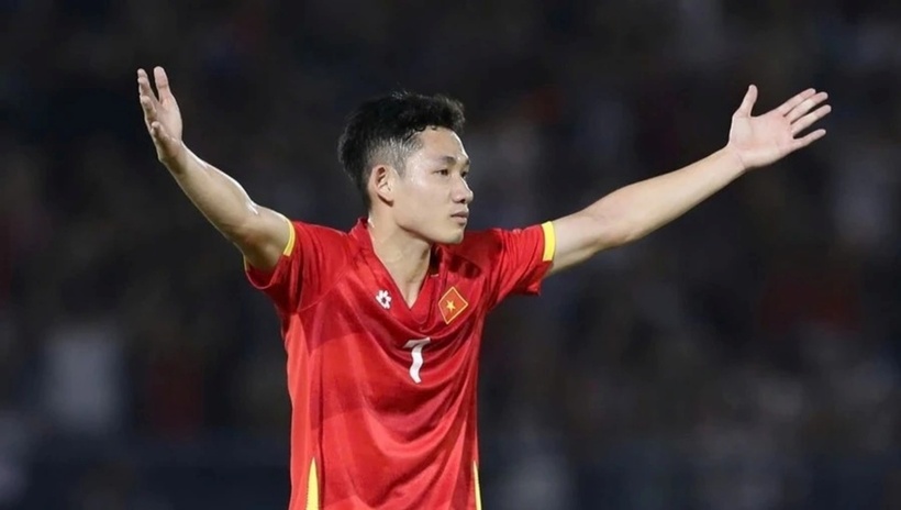 Văn Vĩ trong màu áo đội tuyển Việt Nam.