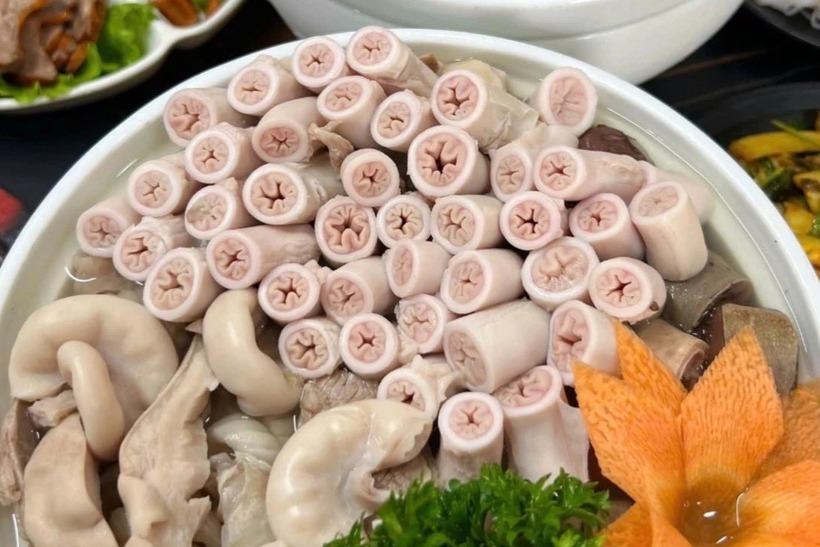 Hãy mua lòng lợn ở những cửa hàng, siêu thị có nguồn gốc rõ ràng, đảm bảo vệ sinh an toàn thực phẩm.