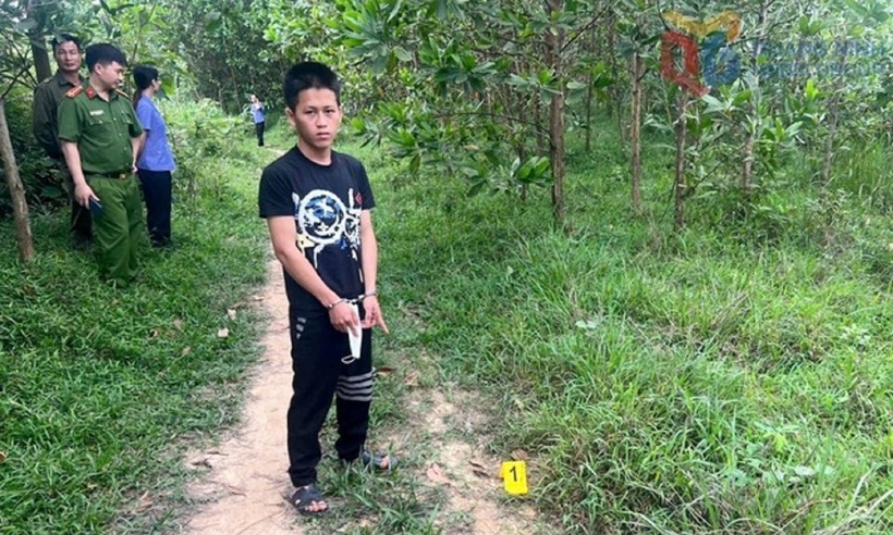 Nghi phạm Nguyễn Thế Bảo tại hiện trường gây án. Ảnh: Người lao động