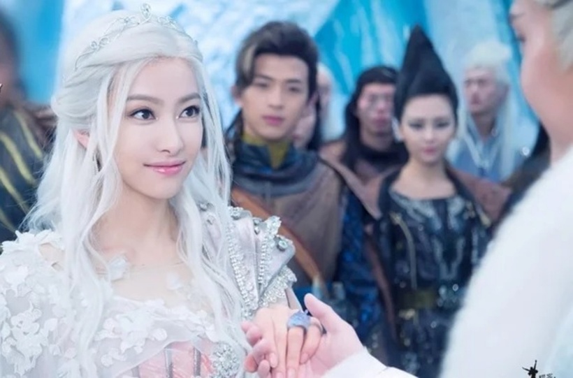 Nhan sắc xinh đẹp xinh đẹp tựa nữ thần của Tống Thiến với tạo hình tóc trắng.