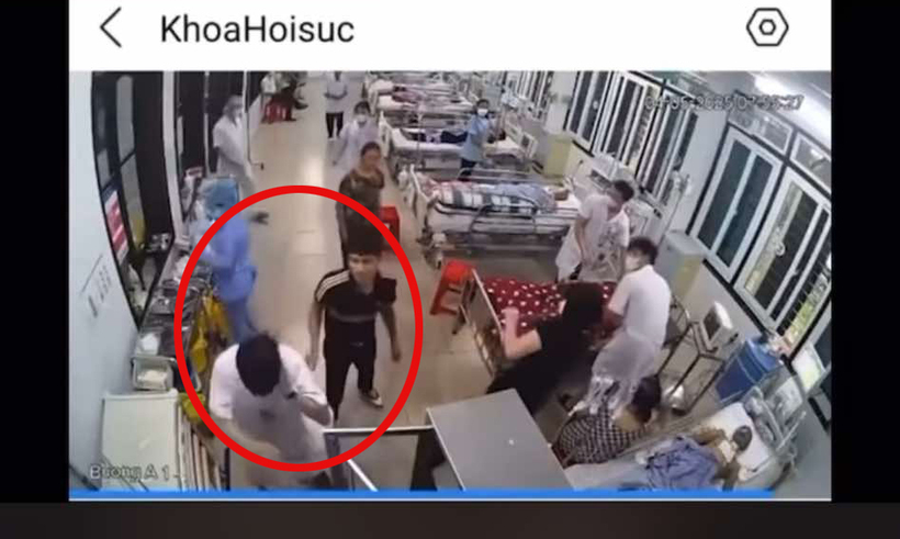 Người đàn ông hành hung nhân viên y tế được tại ngoại