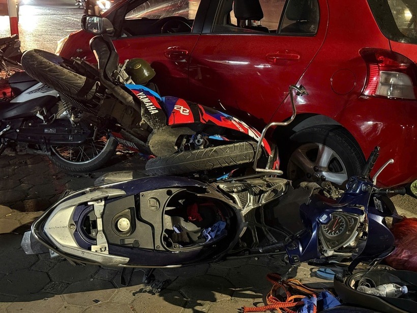 Tổ CSGT địa bàn Thanh Trì và Đội CSGT số 14 đã phối hợp với đơn vị chức năng khám nghiệm hiện trường, phân luồng hướng dẫn giao thông.