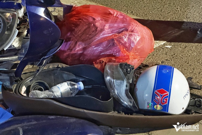 Hiện trường ngổn ngang vụ tai nạn giao thông, ô tô tông liên hoàn 6 xe máy ở Hà Nội - 7