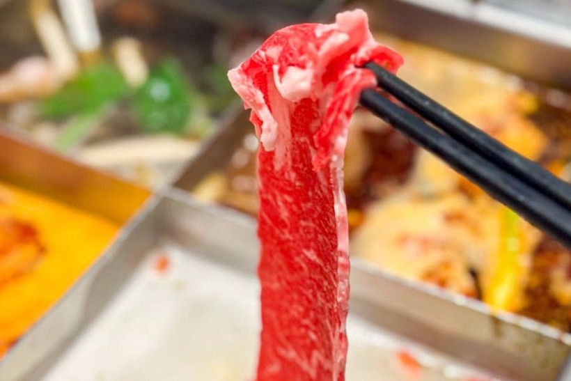 Nên chọn nguyên liệu tươi khi ăn lẩu.