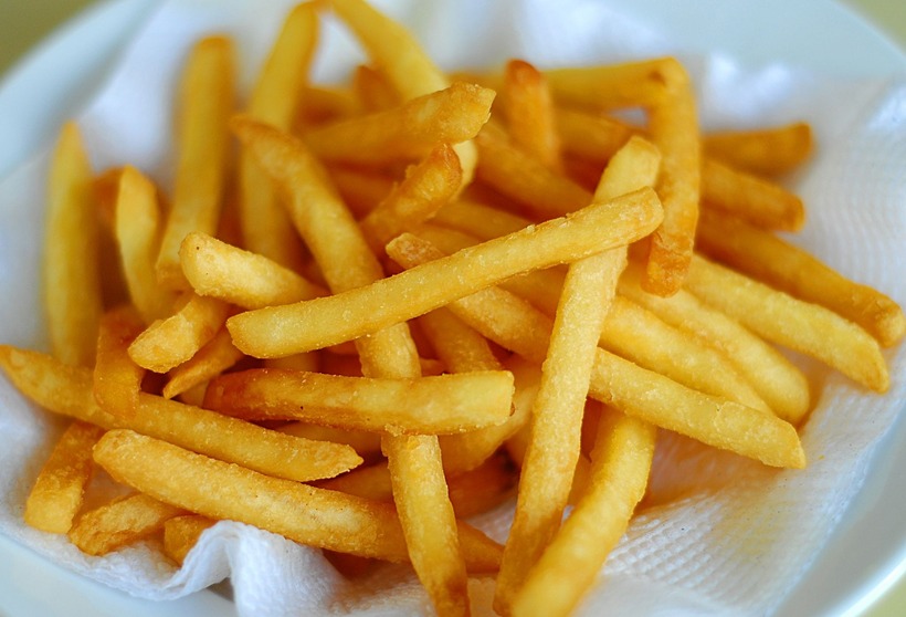 Tiêu thụ quá nhiều đồ ăn này có thể gây tăng huyết áp, khiến thận bị căng thẳng.