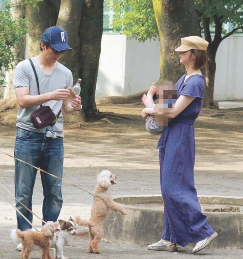 Sasaki Nozomi vẫn quyết định tha thứ cho chồng.