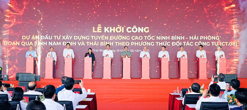 Thủ tướng Phạm Minh Chính cùng các đơn vị phát lệnh khởi công cao tốc Ninh Bình - Hải Phòng đoạn qua Nam Định và Thái Bình.
