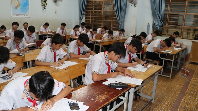 Hơn 600 học sinh tại Bình Phước phải thi lại môn toán ngày 10/5 vì lộ đề. Ảnh: Thanh niên