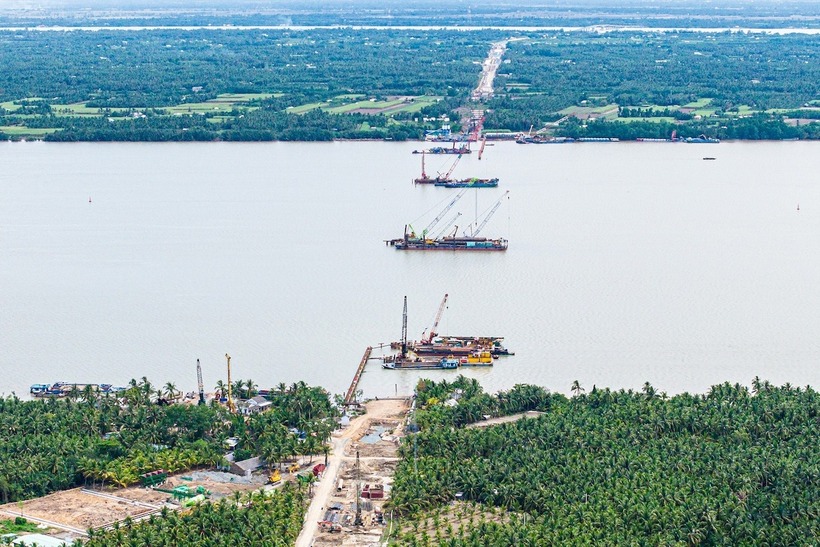 Toàn cảnh công trường thi công cầu Đại Ngãi 1