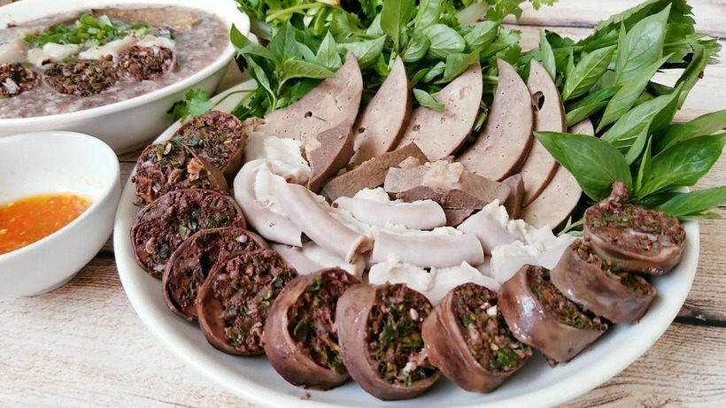 Việc tiêu thụ lòng lợn với hàm lượng chất béo cao sẽ tạo thêm gánh nặng cho gan.