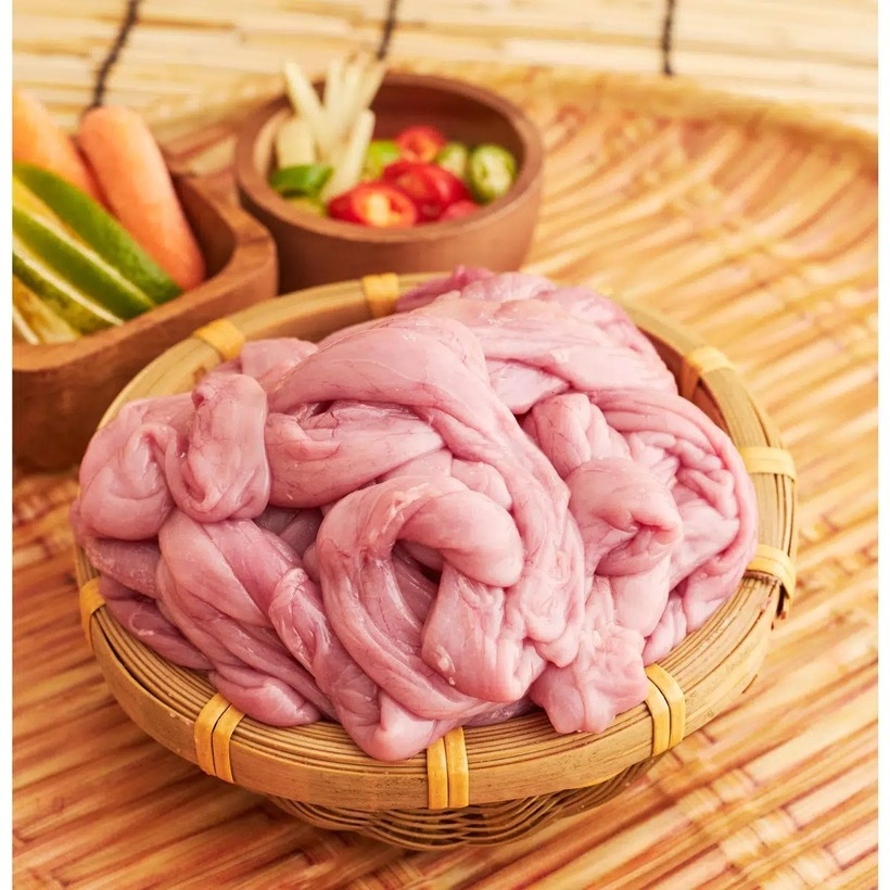 Lòng lợn chứa nhiều protein và chất béo, khi tiêu thụ sẽ tạo ra nhiều chất thải, gây áp lực lớn lên thận.