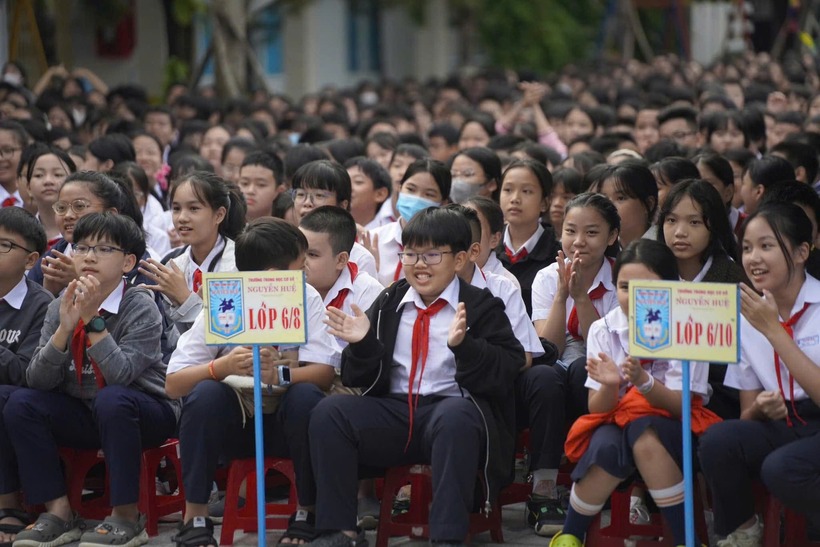 Trường THCS Nguyễn Huệ (Q.Hải Châu, TP.Đà Nẵng) chào đón học sinh lớp 6 năm học 2024 - 2025. (Ảnh: Thanh niên)