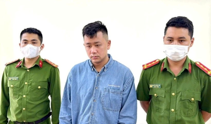 Đối tượng Phạm Duy Tuấn Đạt tại cơ quan công an. Ảnh: Thời báo VTV