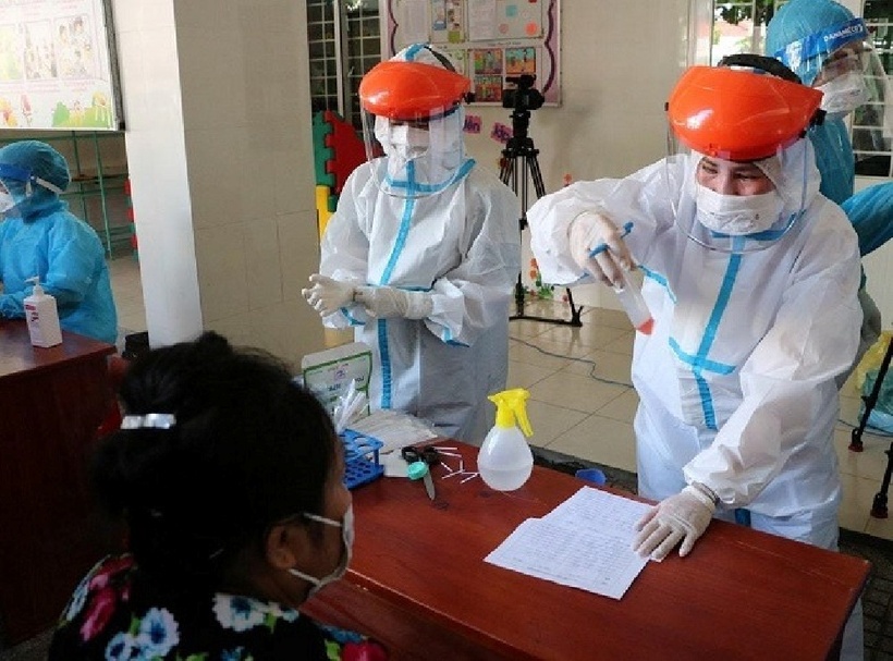 Lực lượng y tế đã tiến hành điều tra dịch tễ tại trường và các hộ gia đình. Ảnh minh họa: Vietnamnet.