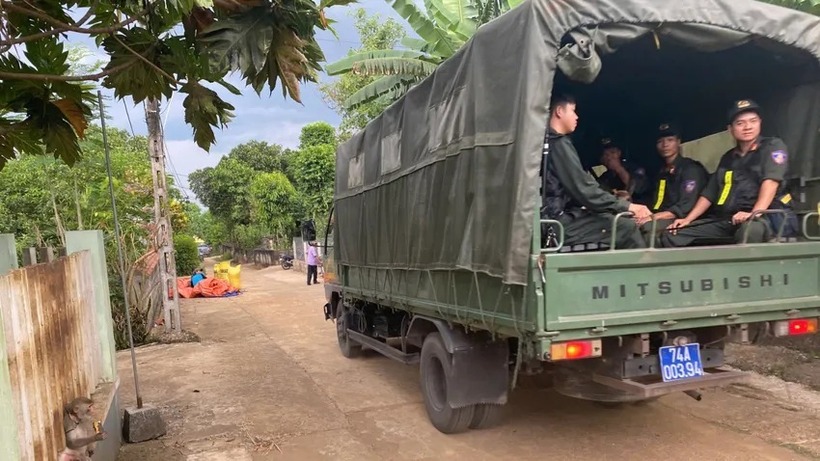 Công an tỉnh Quảng Trị đang truy bắt nghi phạm bỏ trốn sau khi đâm hàng xóm tử vong. (Ảnh: Pháp luật TP.HCM)