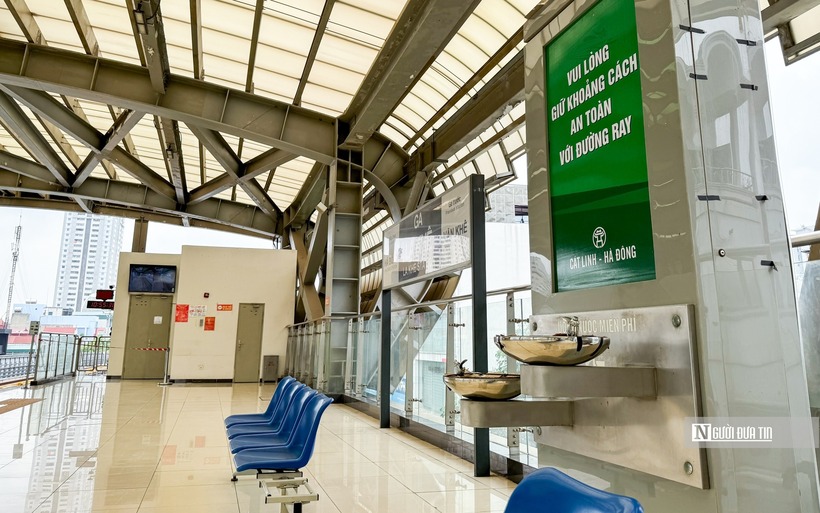 Trao đổi nhanh với Đời sống và Pháp luật, lãnh đạo Metro Hà Nội cho biết, các hạng mục xuống cấp Người Đưa Tin phản ánh đơn vị đều nắm được. "Qua báo cáo của đội duy tu thiết bị, đơn vị đã có kế hoạch tương đối rõ ràng cụ thể đã giao phân thành các dự án theo đúng chủng loại, hệ thống. Cái nào thuộc bảo dưỡng bảo trì thường xuyên, cái nào thuộc trung tu, cái nào thuộc sửa chữa lớn, liên quan đến khắc phục bão lũ", Lãnh đạo Metro Hà Nội nói.