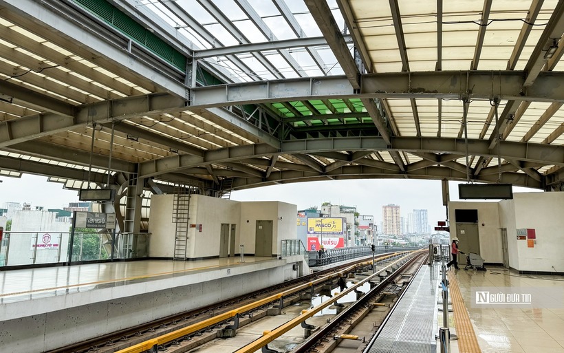Đồng thời, thông tin mới nhất từ Metro Hà Nội, công ty đang chuẩn bị báo cáo đề xuất UBND Thành phố cho phép Công ty lập dự án trung tu gắn với đào tạo nguồn nhân lực kỹ thuật của đoàn tàu, hệ thống trang thiết bị vận hành trên tuyến đường sắt đô thị Cát Linh – Hà Đông để đảm bảo điều kiện an toàn kỹ thuật và bảo vệ môi trường ổn định, lâu dài cho đoàn tàu, đồng thời nâng cao chất lượng nguồn nhân lực chuyên môn về bảo dưỡng, sửa chữa đoàn tàu và hệ thống kỹ thuật vận hành trên tuyến Cát Linh – Hà Đông.