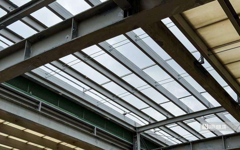 Đến nay, mái ga này vẫn chưa được sửa chữa, cải tạo.