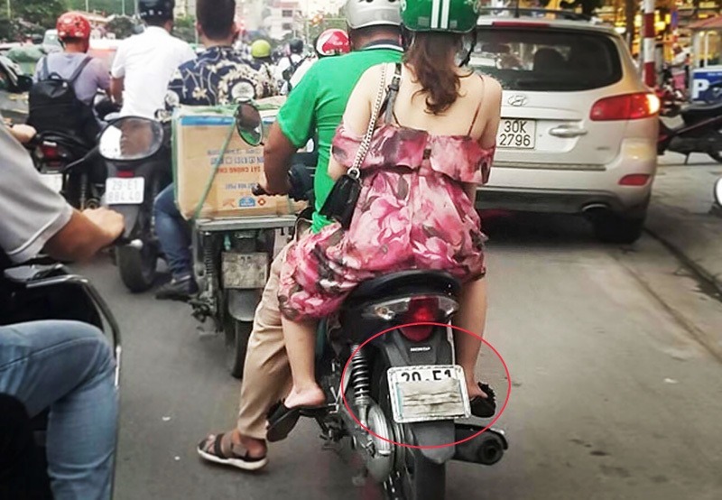 Che biển số xe máy là hành vi vi phạm pháp luật.