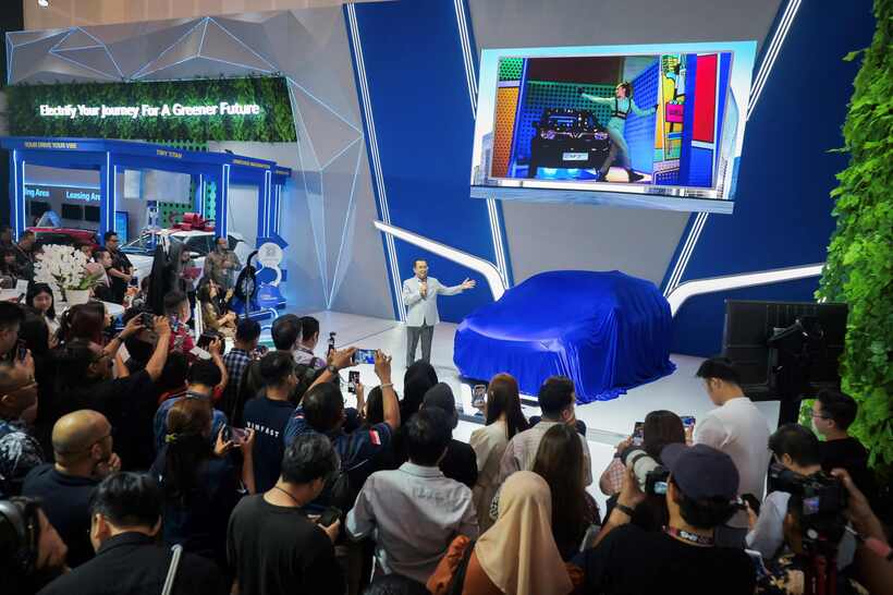 Gian hàng của VinFast thu hút đông đảo khách tham quan trong suốt thời gian diễn ra sự kiện.