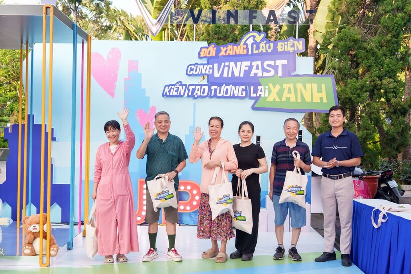Sự kiện "Đổi xăng lấy điện" thu hút sự quan tâm của đông đảo người dân ở Hải Phòng và Đà Nẵng.
