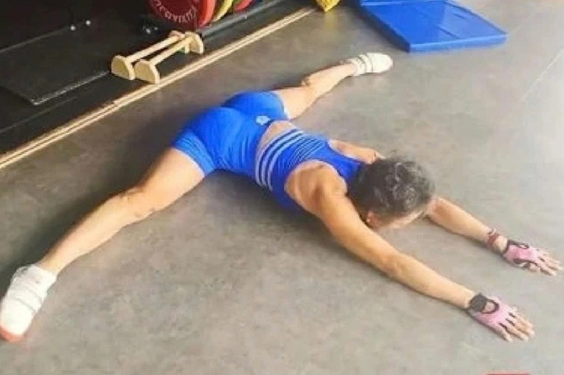 Cụ bà 71 tuổi khoe cơ bụng 6 múi, giành giải cuộc thi thể hình ở tuổi xế chiều - 2