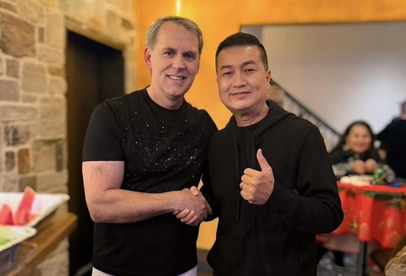 Tỷ phú Gerard và nhạc sĩ Minh Nhiên.