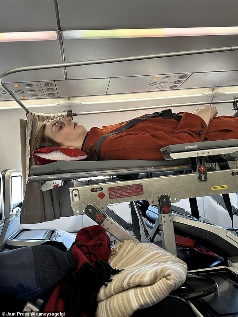 Cô gái phải mua 6 vé máy bay để di chuyển. Ảnh: Daily Mail