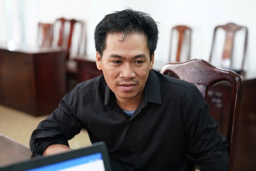 Phan Văn Phú tại cơ quan công an. Ảnh: Người lao động