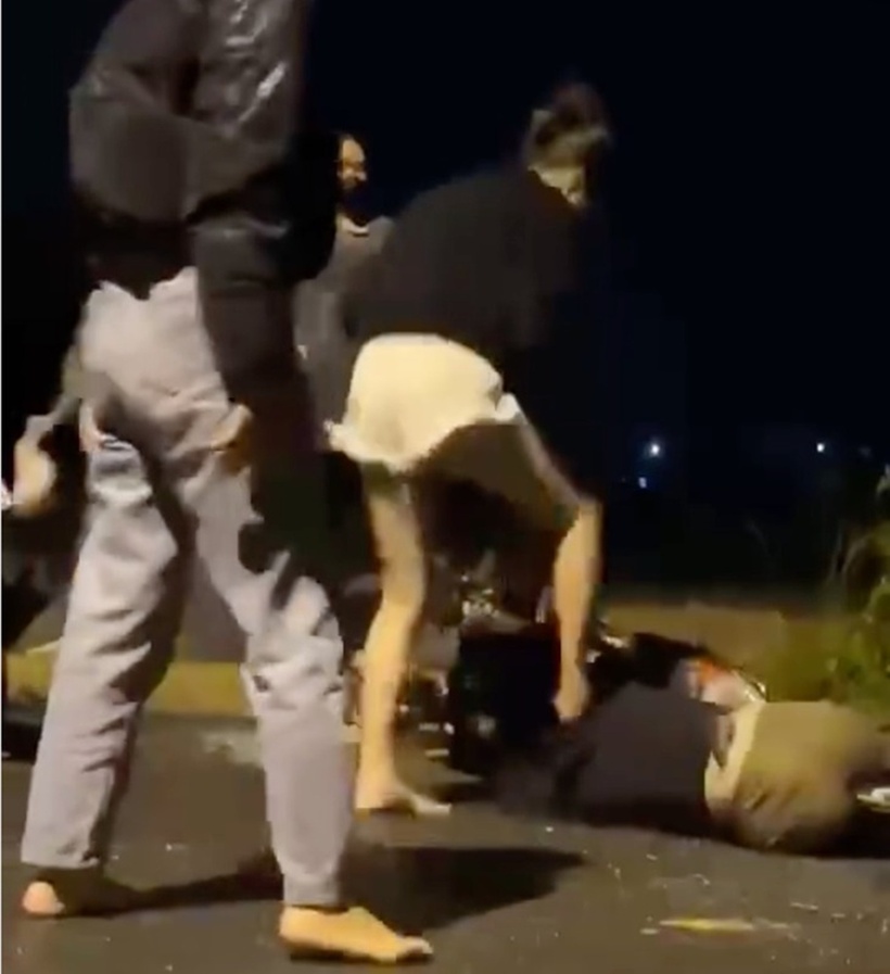 2 người nữ trực tiếp tham gia đánh em H.P.G.H. Ảnh: Báo Tuổi trẻ.