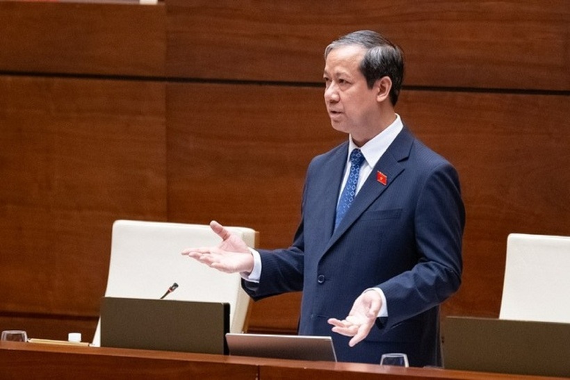 Bộ trưởng Bộ Giáo dục và Đào tạo Nguyễn Kim Sơn trả lời chất vấn (Ảnh: Phạm Thắng).