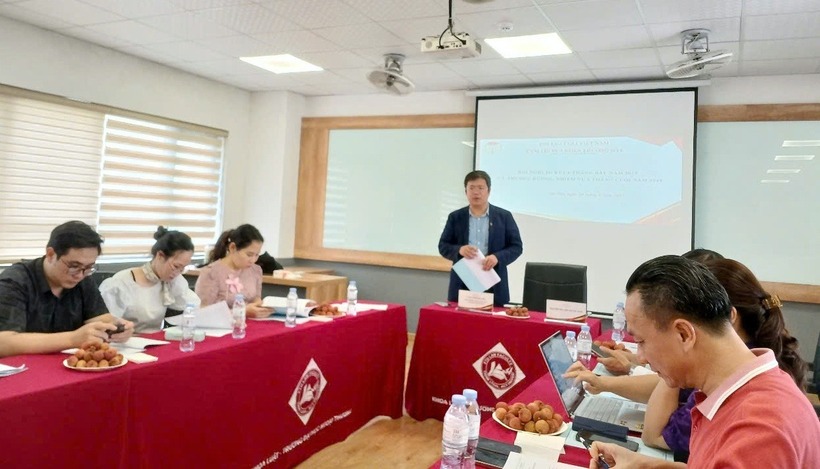 TS. Hà Công Anh Bảo - Cụm trưởng Cụm thi đua số 6 báo cáo công tác 6 tháng đầu năm 2025.