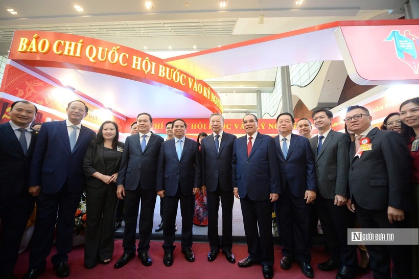 Lãnh đạo Đảng, Nhà nước chụp ảnh lưu niệm.