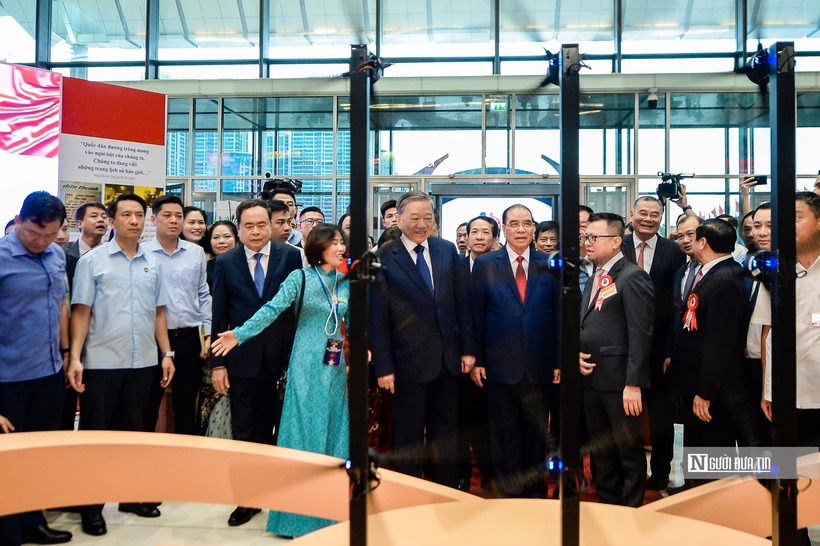 100 năm từ tờ báo đầu tiên mang tên “Thanh niên” năm 1925 do lãnh tụ Nguyễn Ái Quốc sáng lập và lãnh đạo, Báo chí Cách mạng Việt Nam đã trưởng thành, luôn đồng hành cùng dân tộc và đất nước, trở thành lực lượng nòng cốt, tiên phong trên mặt trận tư tưởng, văn hóa, có những đóng góp xuất sắc trong mọi hành trình phát triển của cách mạng nước nhà.