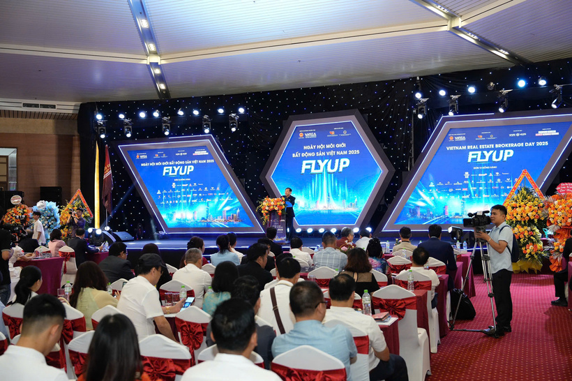 Ngày hội môi giới 2025 đã quy tụ hàng nghìn khách mời là lãnh đạo cơ quan quản lý, chuyên gia, doanh nghiệp, nhà môi giới và nhà đầu tư trong và ngoài nước.