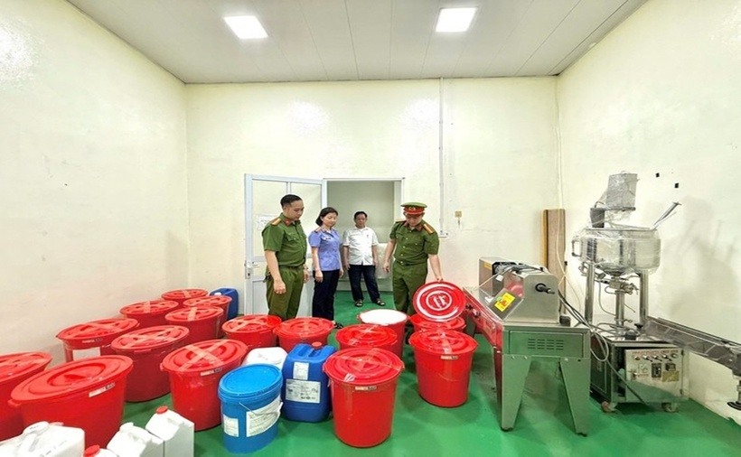 Mặc dù không phân tích được tỉ lệ, thành phần sản phẩm kem chống nắng trên nhưng để người tiêu dùng tin tưởng, Đường Văn Thiết vẫn cho đặt in trên bao bì sản phẩm kem chống nắng thể hiện chỉ tiêu SPF 50+, chống được 98% tia UVB.