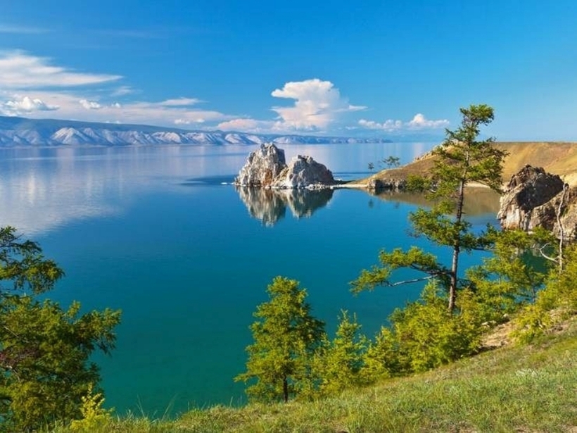 Hồ Baikal còn được biết đến với tên Biển Hồ thiêng, nằm ở phía Nam Siberia, của đất nước Nga.