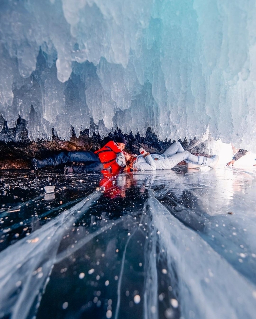 Bỏ qua hết những câu chuyện truyền thuyết và kỳ bí, hồ Baikal luôn là điểm đến lý tưởng cho các nhà thám hiểm và người yêu du lịch. Nơi đây được mệnh danh là một trong những địa điểm quyến rũ nhất hành tinh.