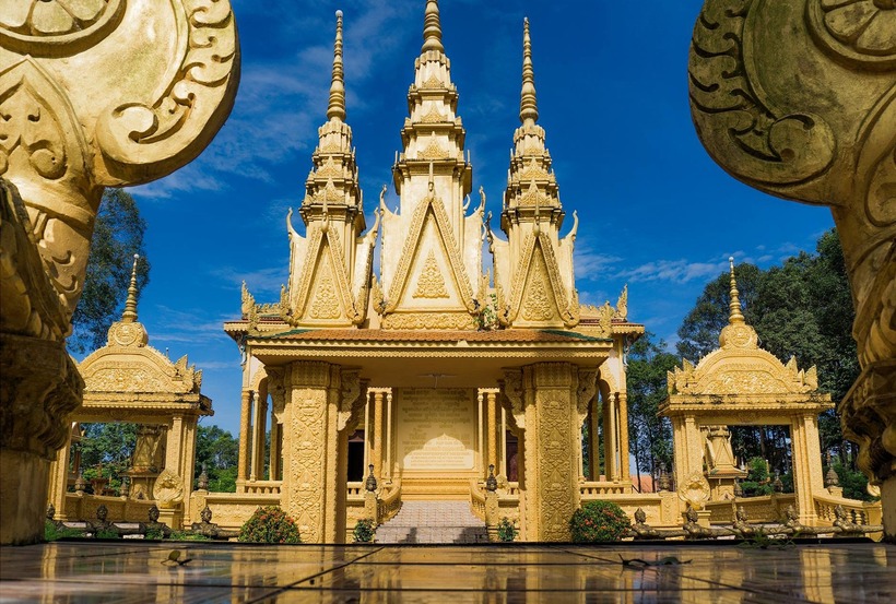 Chùa Vàm Rây được đánh giá là một trong những ngôi chùa Khmer đẹp nhất miền Tây.